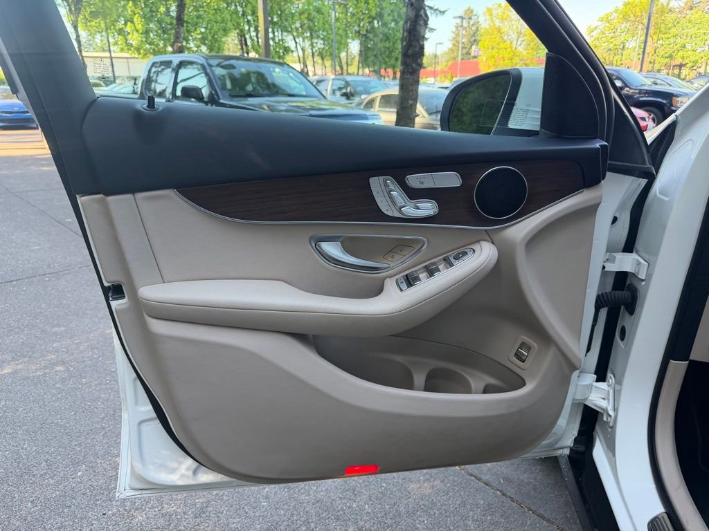 Used 2021 Mercedes-Benz GLC 300 4MATIC image 10