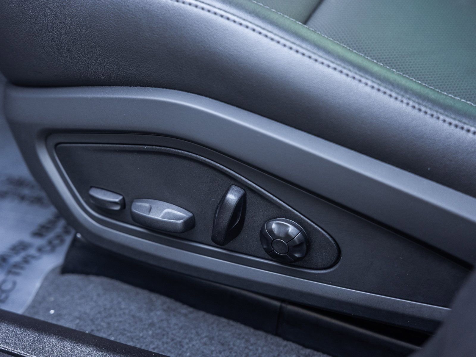 Certified 2023 Porsche Taycan image 21