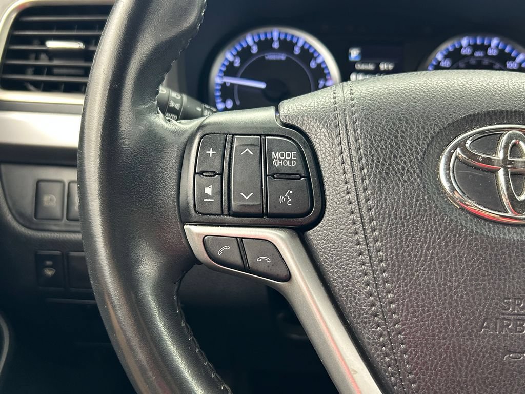 Used 2019 Toyota Highlander Plus FWD image 32