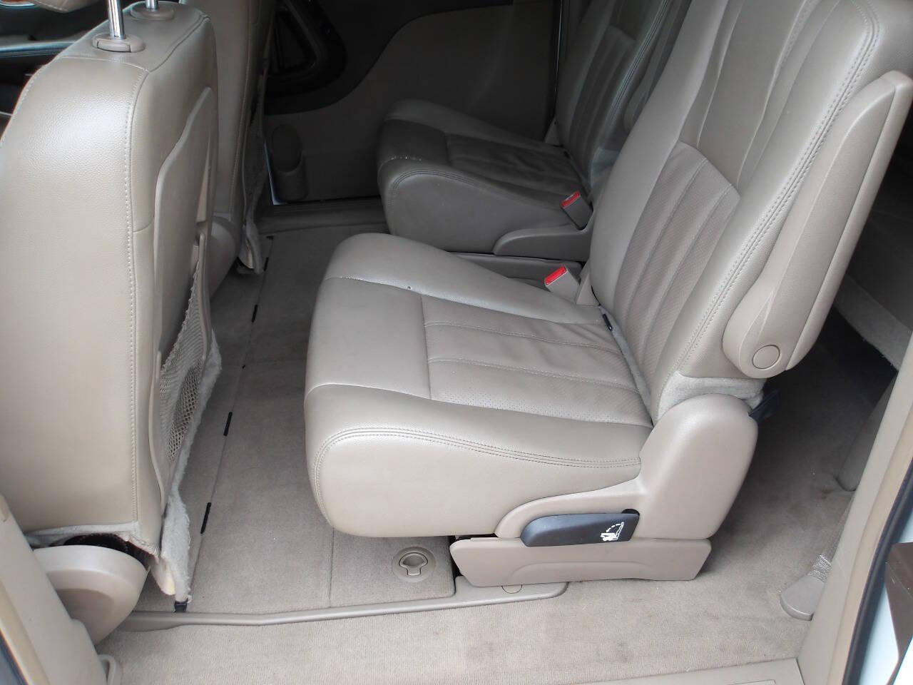 Used 2014 Chrysler Town & Country Touring-L w/ Trailer Tow Group FWD image 23