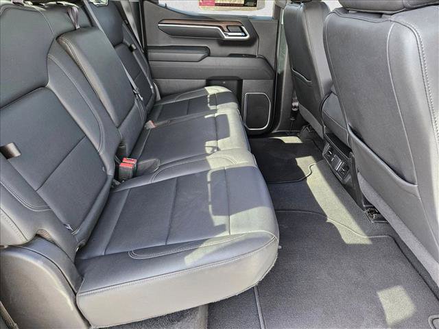 Used 2025 GMC Sierra 1500 SLT AWD/4WD image 17