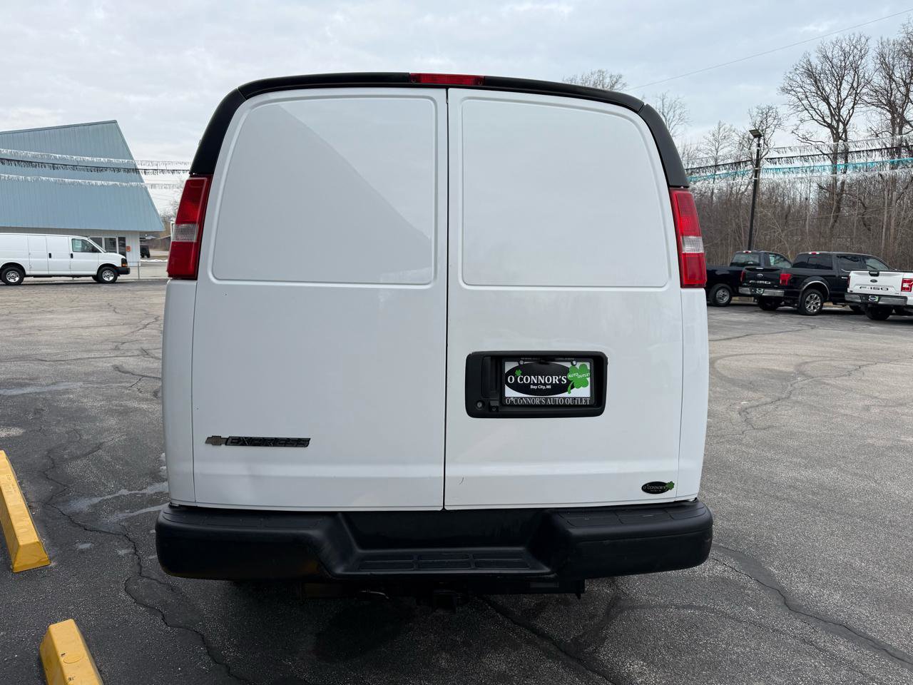 Used 2020 Chevrolet Express 2500 w/ Driver Convenience Package RWD image 4