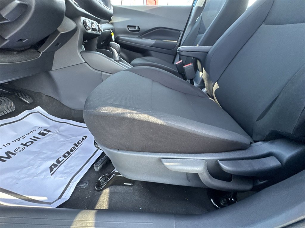 New 2025 Nissan Kicks Play S image 12