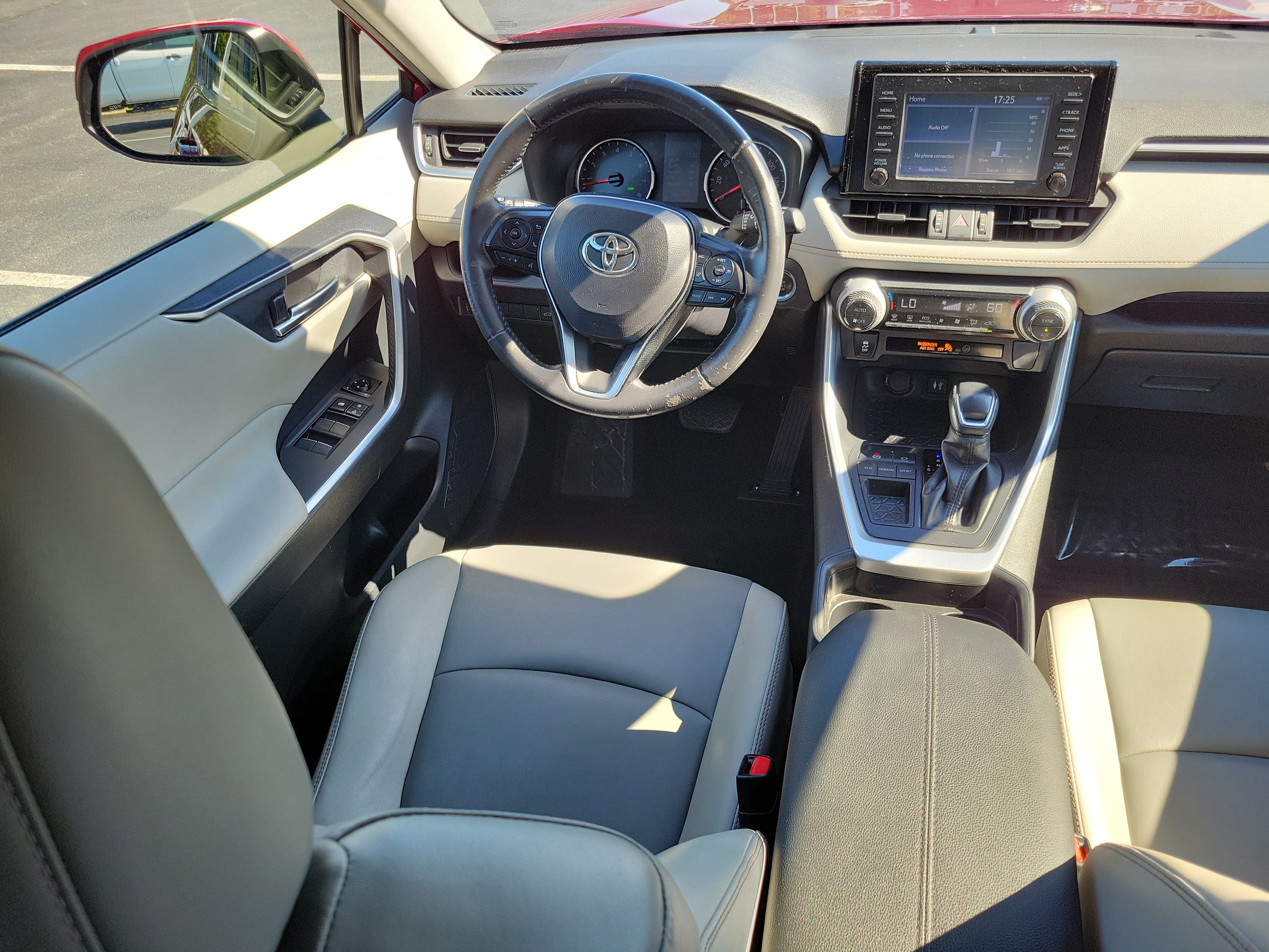 Certified 2019 Toyota RAV4 XLE Premium FWD image 16