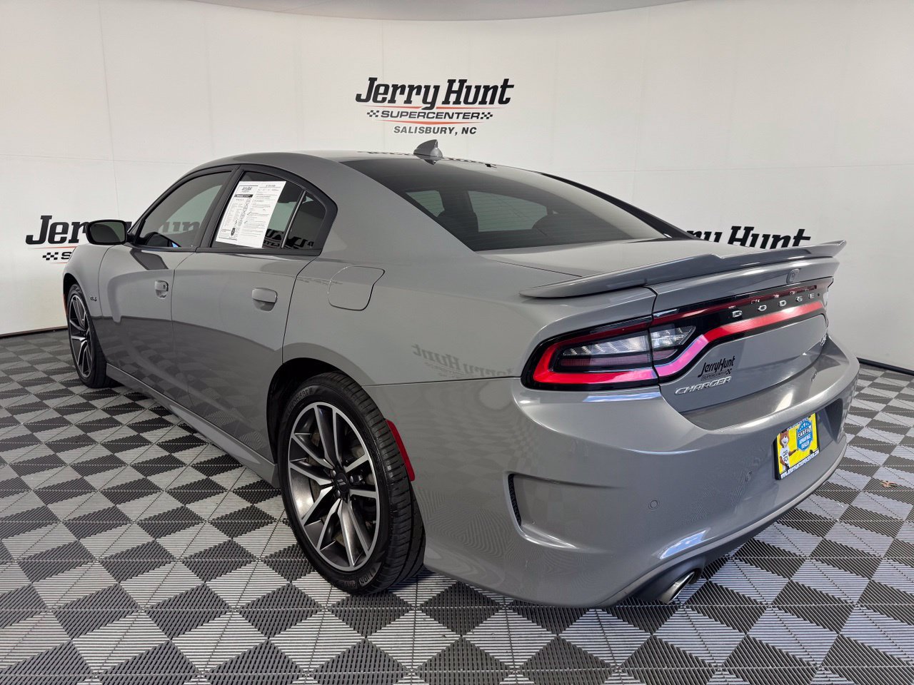 Used 2023 Dodge Charger R/T w/ Harman/Kardon Audio Group RWD image 7