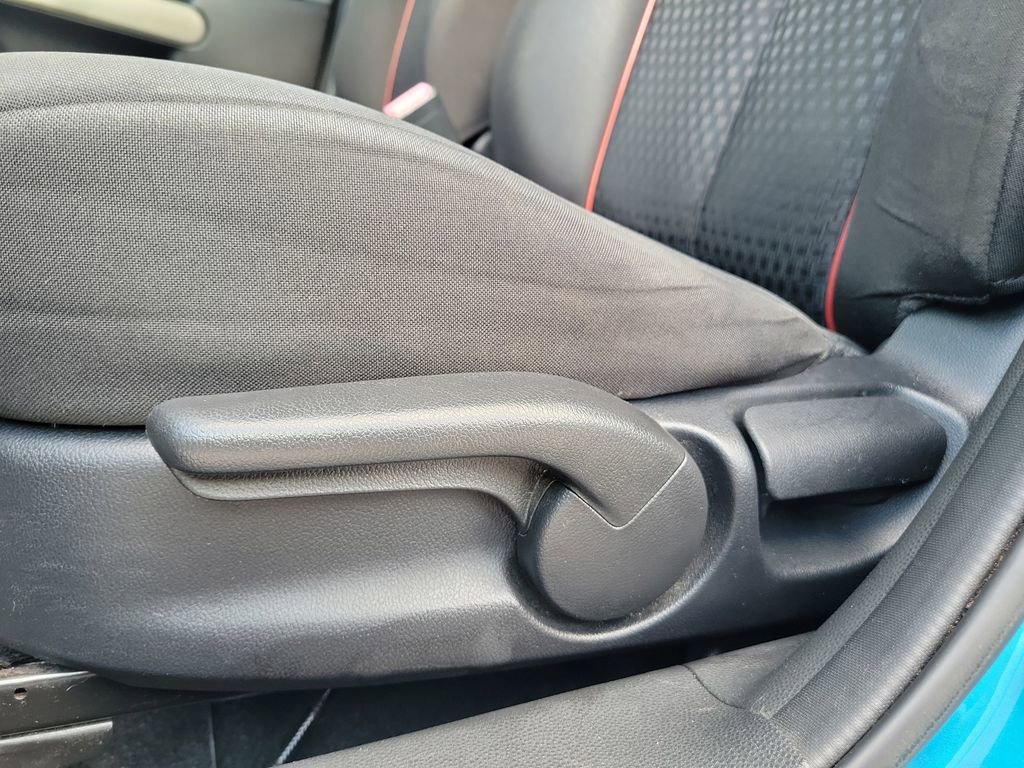Used 2011 MAZDA MAZDA2 Touring FWD image 21