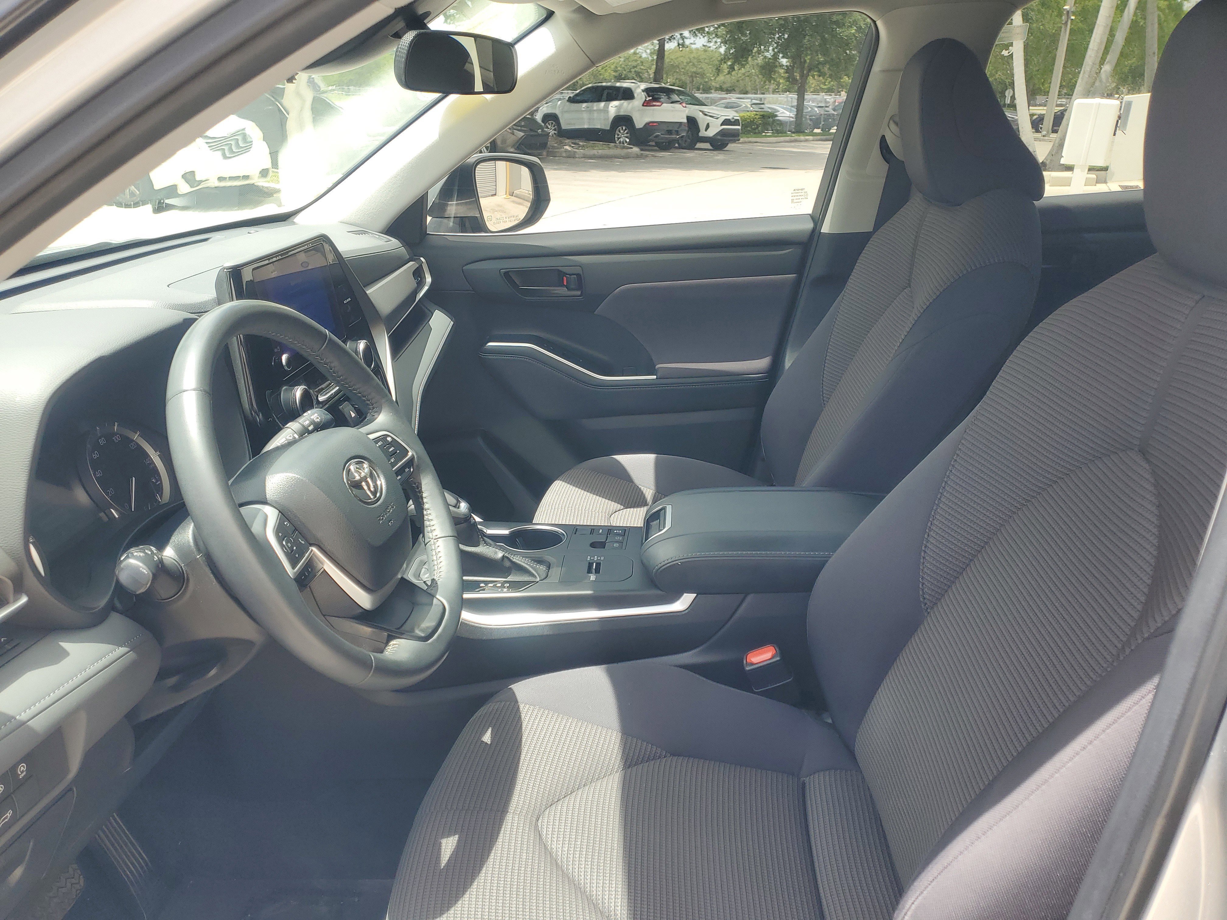 Certified 2024 Toyota Highlander LE FWD image 17