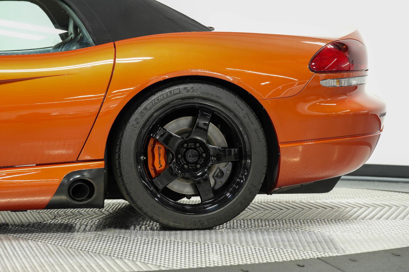 Used 2005 Dodge Viper SRT-10 w/ Copperhead Edition Group RWD image 7