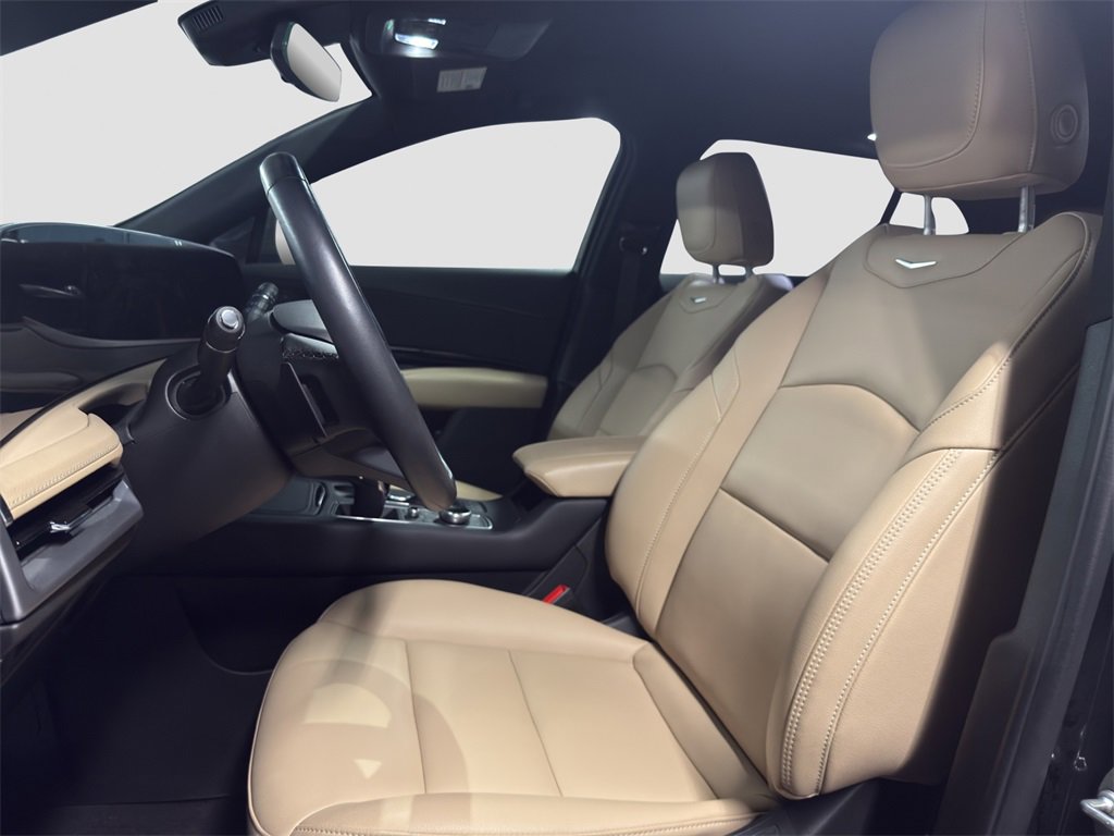 Used 2024 Cadillac XT4 Luxury w/ Cold Weather Package image 7
