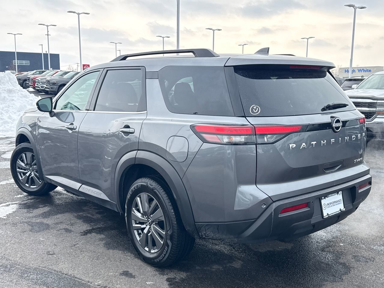 Used 2024 Nissan Pathfinder SV image 5