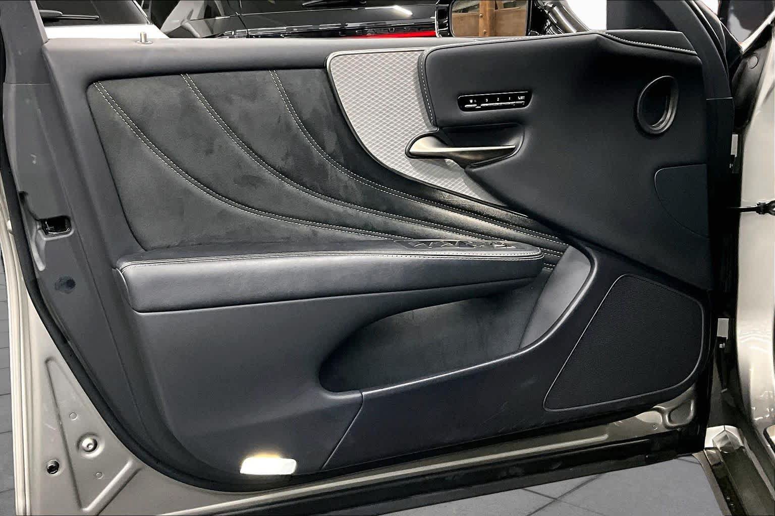 Used 2018 Lexus LS 500 F Sport w/ Accessory Package (Z2) RWD image 20