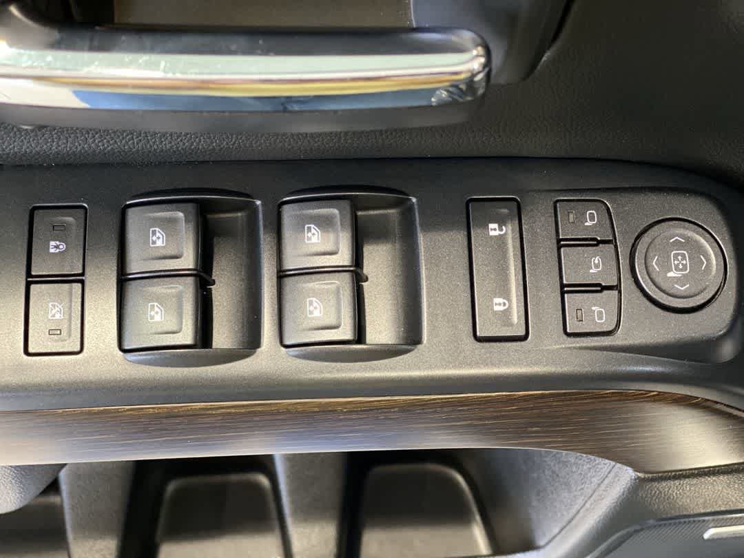 Used 2019 GMC Sierra 2500 Denali w/ Suspension Package, Off-Road AWD/4WD image 16