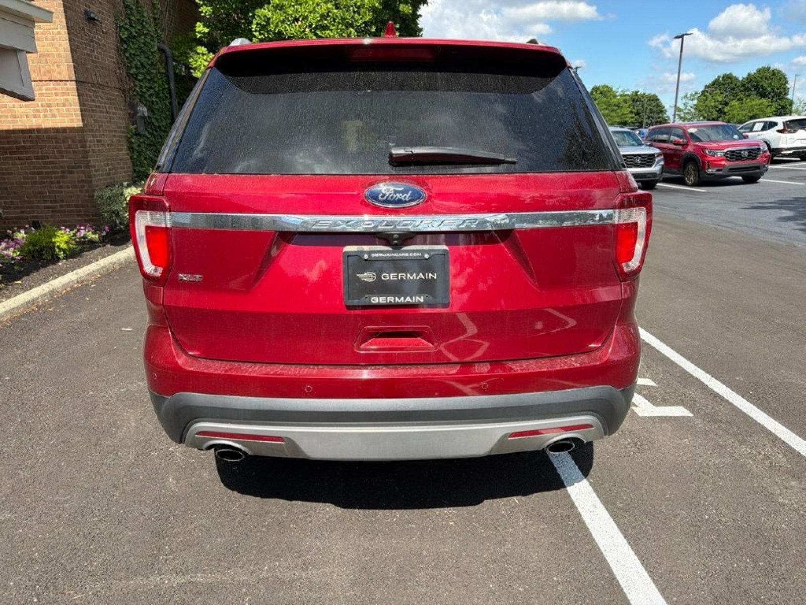 Used 2017 Ford Explorer XLT w/ Equipment Group 202A FWD image 5