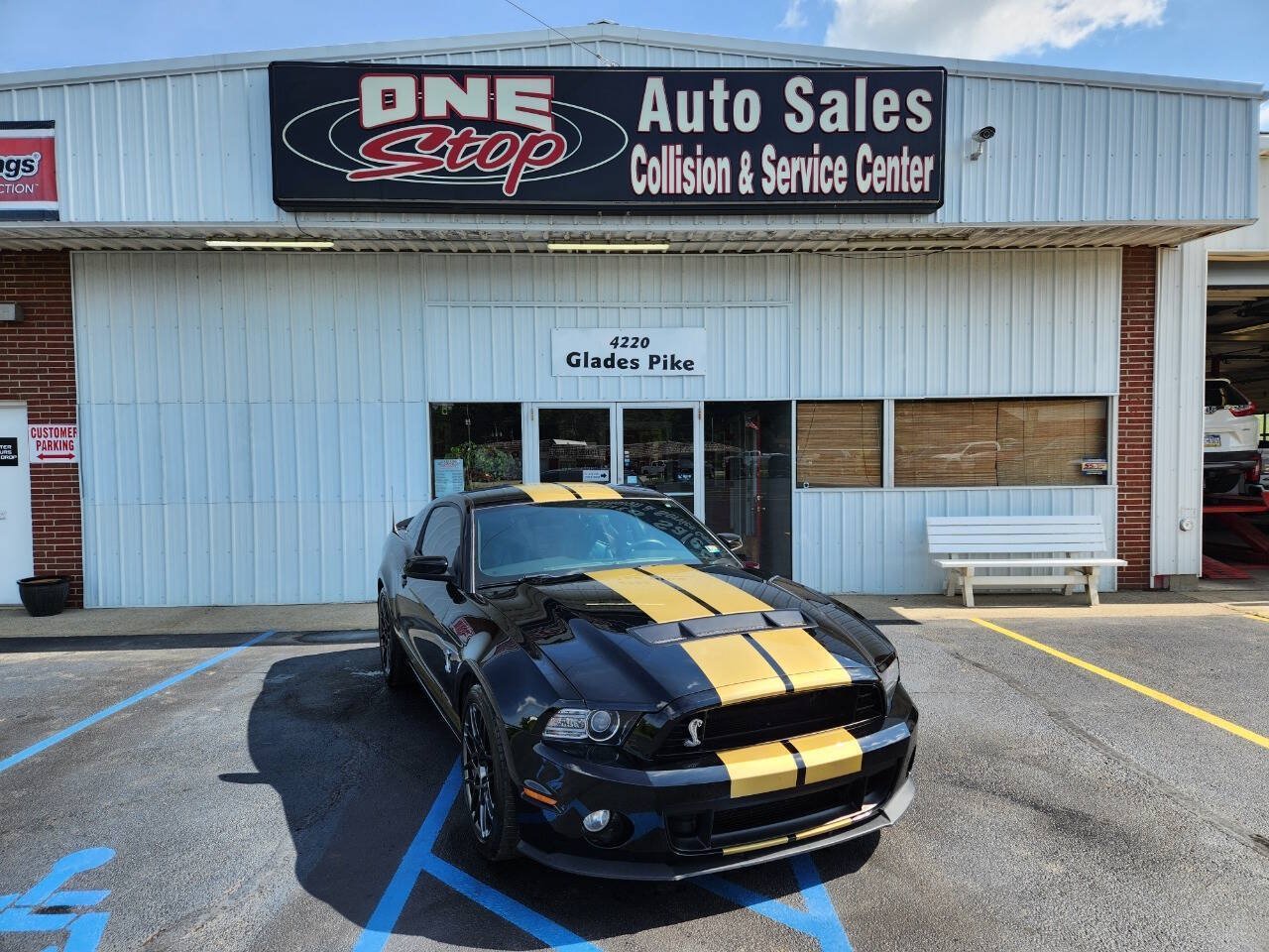 Used 2014 Ford Mustang Shelby GT500 w/ Equipment Group 821A RWD image 1