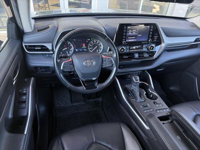 Certified 2021 Toyota Highlander XLE AWD/4WD image 16