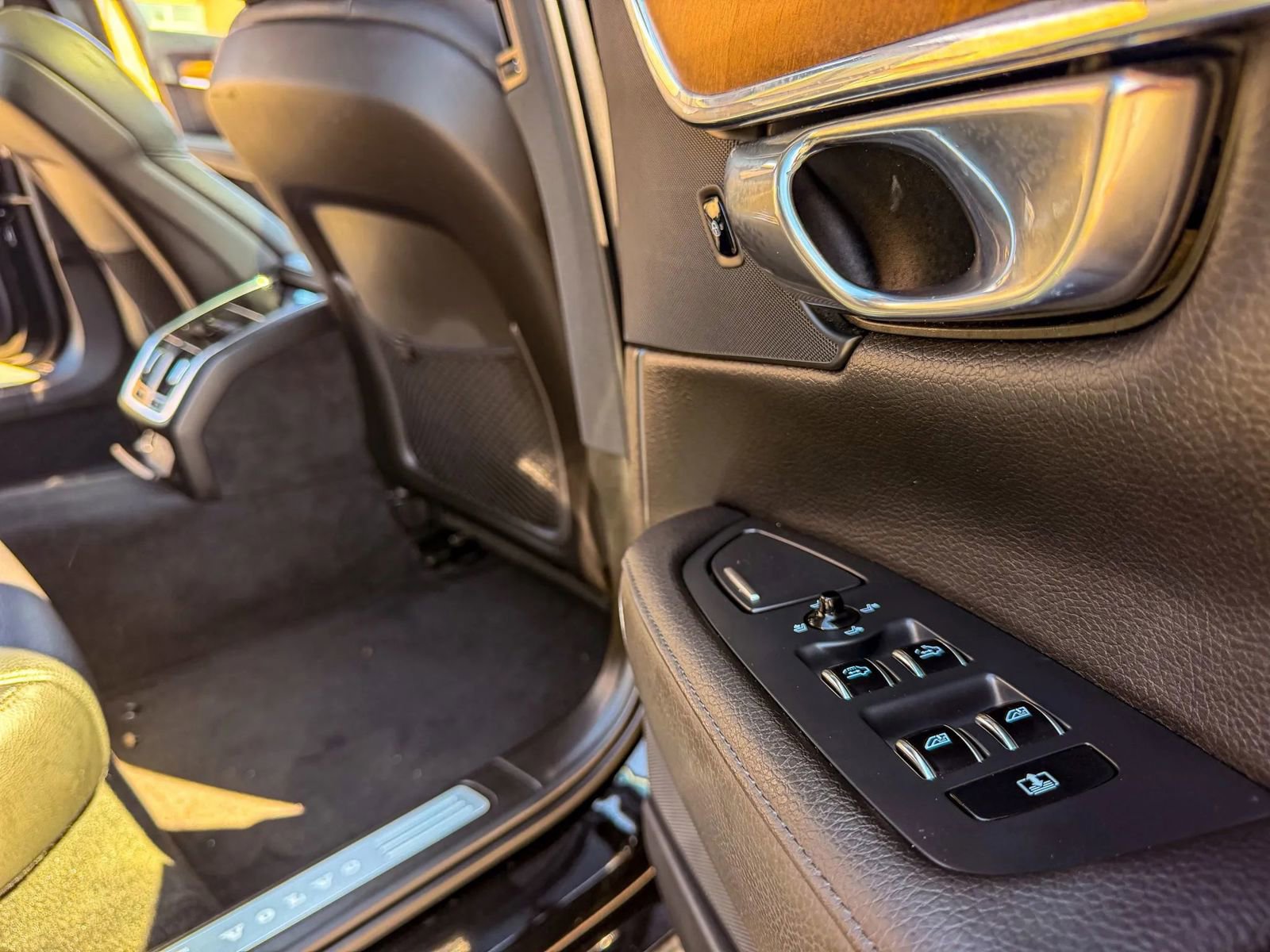 Used 2022 Volvo S90 B6 Momentum AWD/4WD image 31