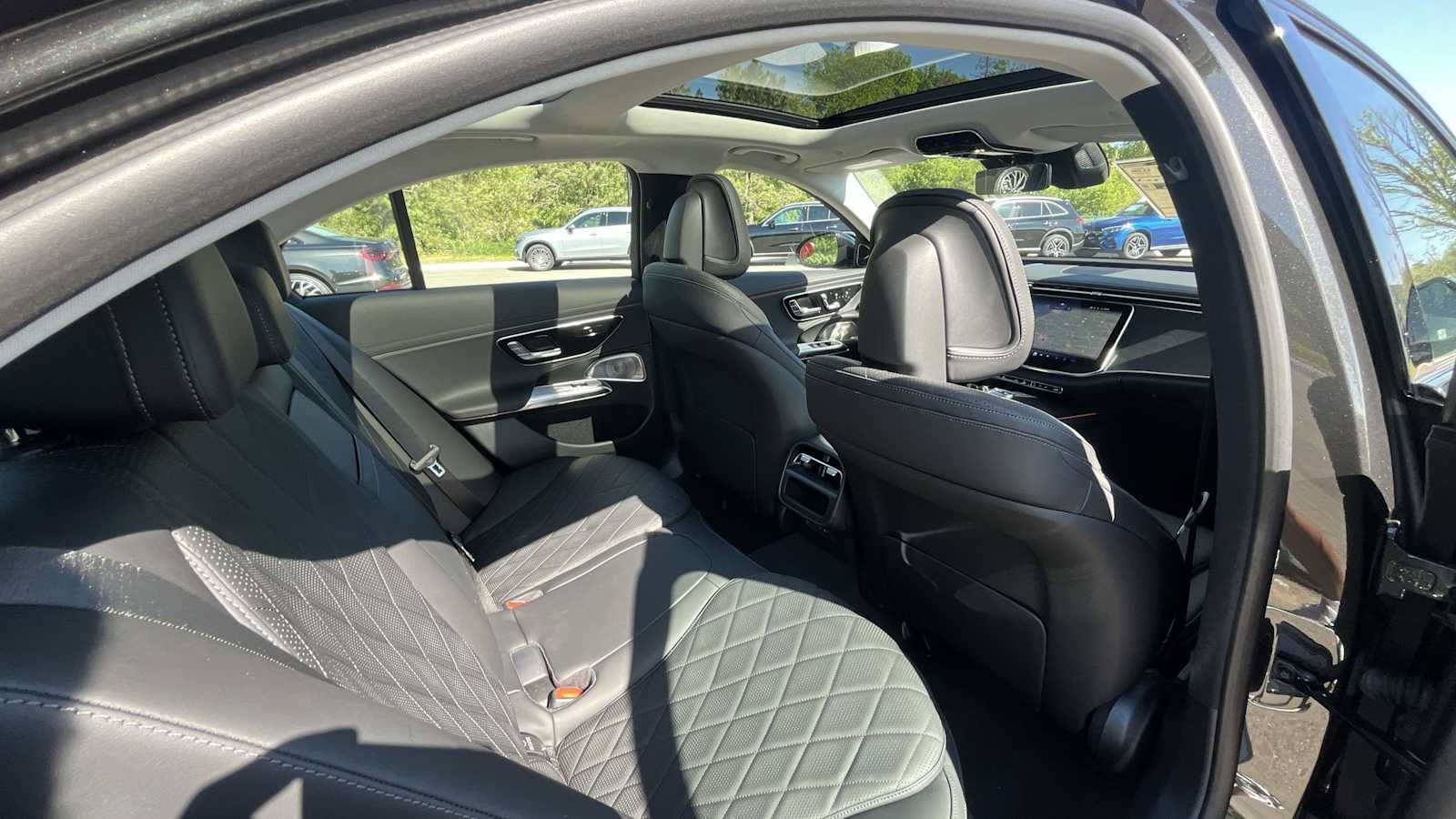New 2026 Mercedes-Benz E 350 4MATIC Sedan image 12