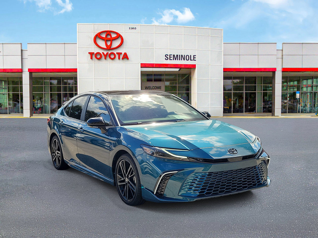 Used 2025 Toyota Camry XSE FWD image 2