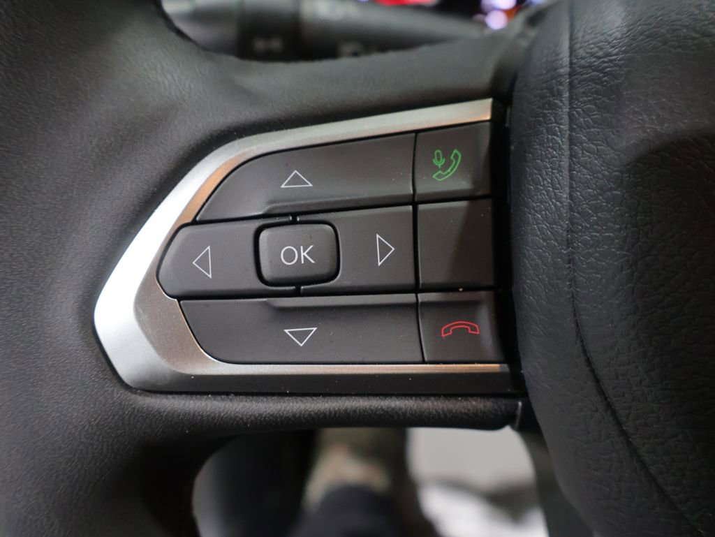 Used 2023 Jeep Compass Latitude image 31