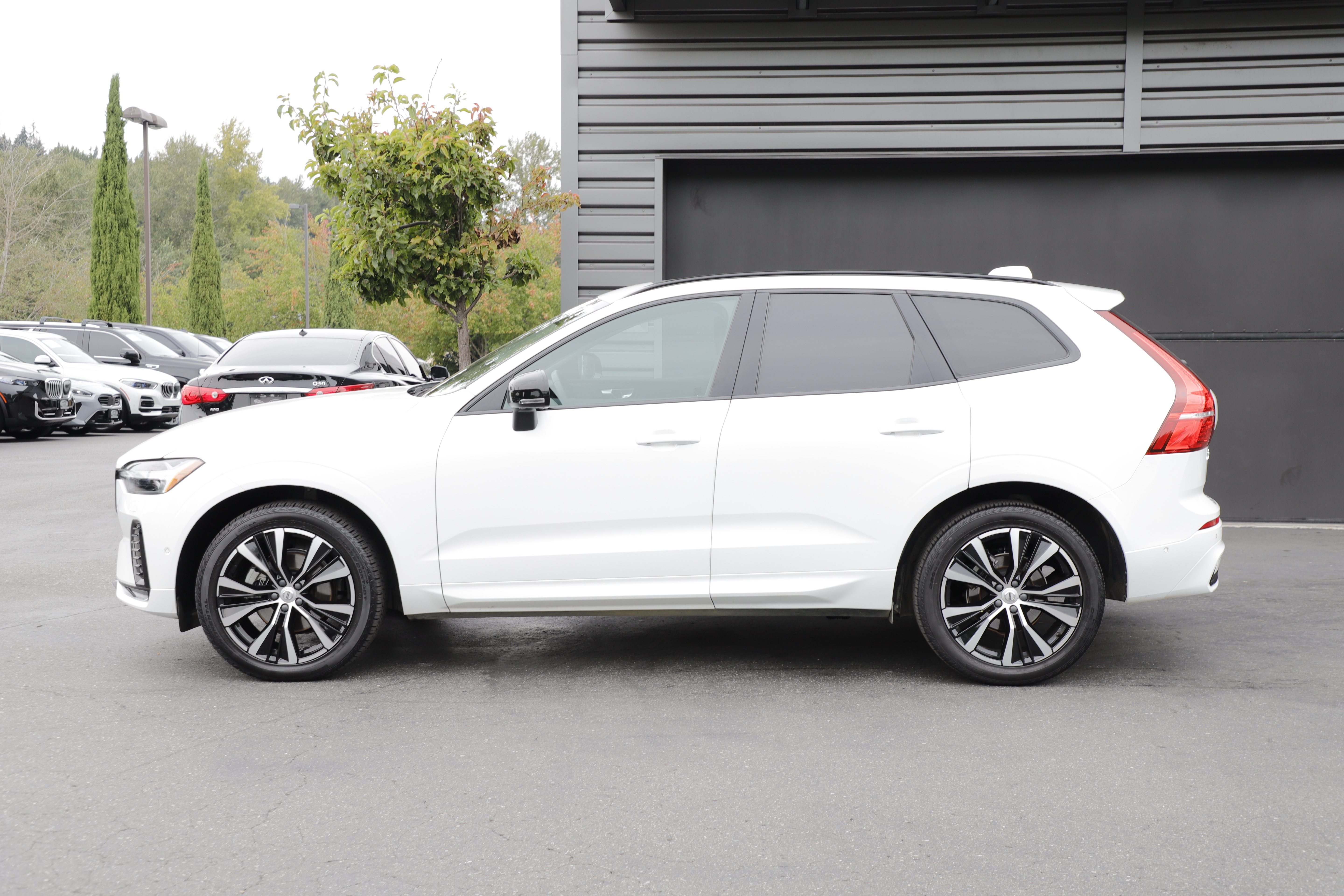 Used 2023 Volvo XC60 B5 Plus w/ Climate Package AWD/4WD image 5