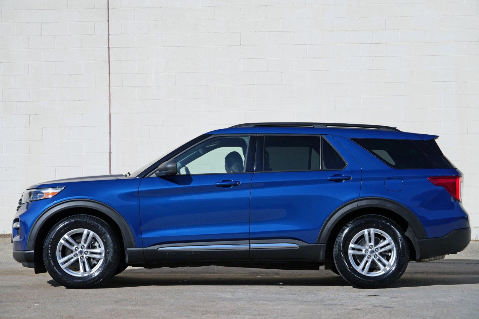 Used 2020 Ford Explorer XLT w/ Equipment Group 202A RWD image 8
