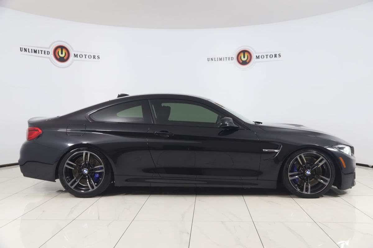Used 2018 BMW M4 Coupe RWD image 2