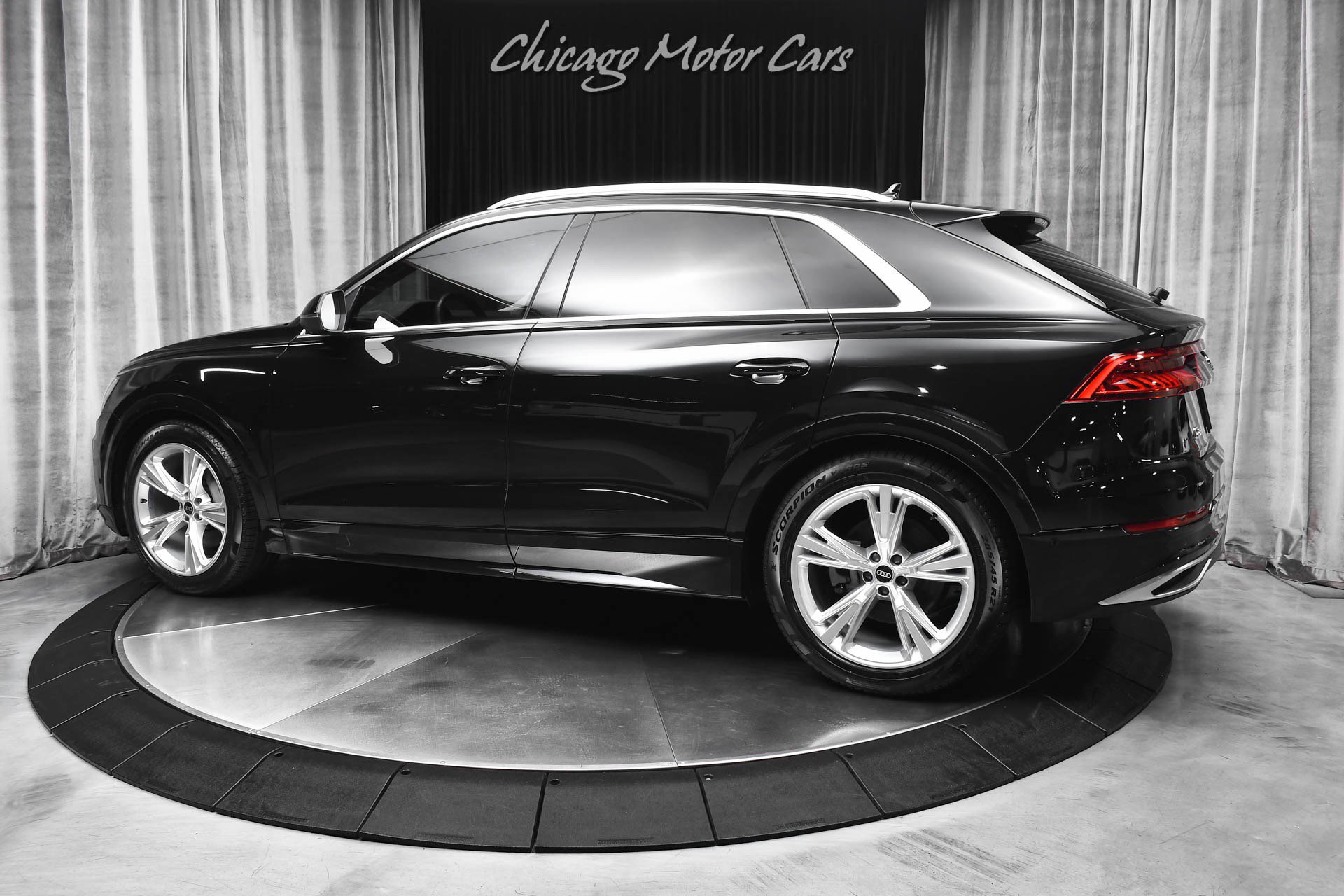 Used 2022 Audi Q8 Prestige w/ Prestige Package AWD/4WD image 3