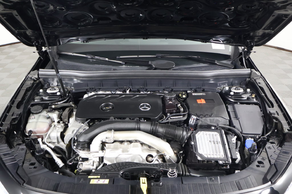 Certified 2024 Mercedes-Benz GLB 250 4MATIC image 15