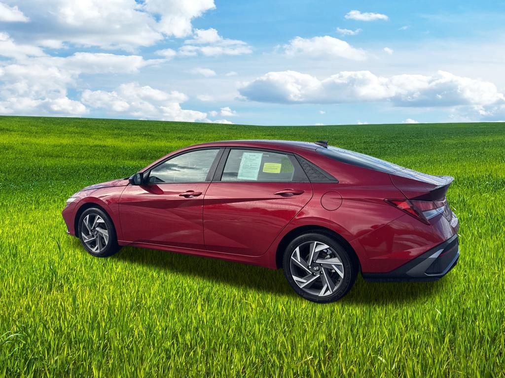Used 2025 Hyundai Elantra Sport image 9