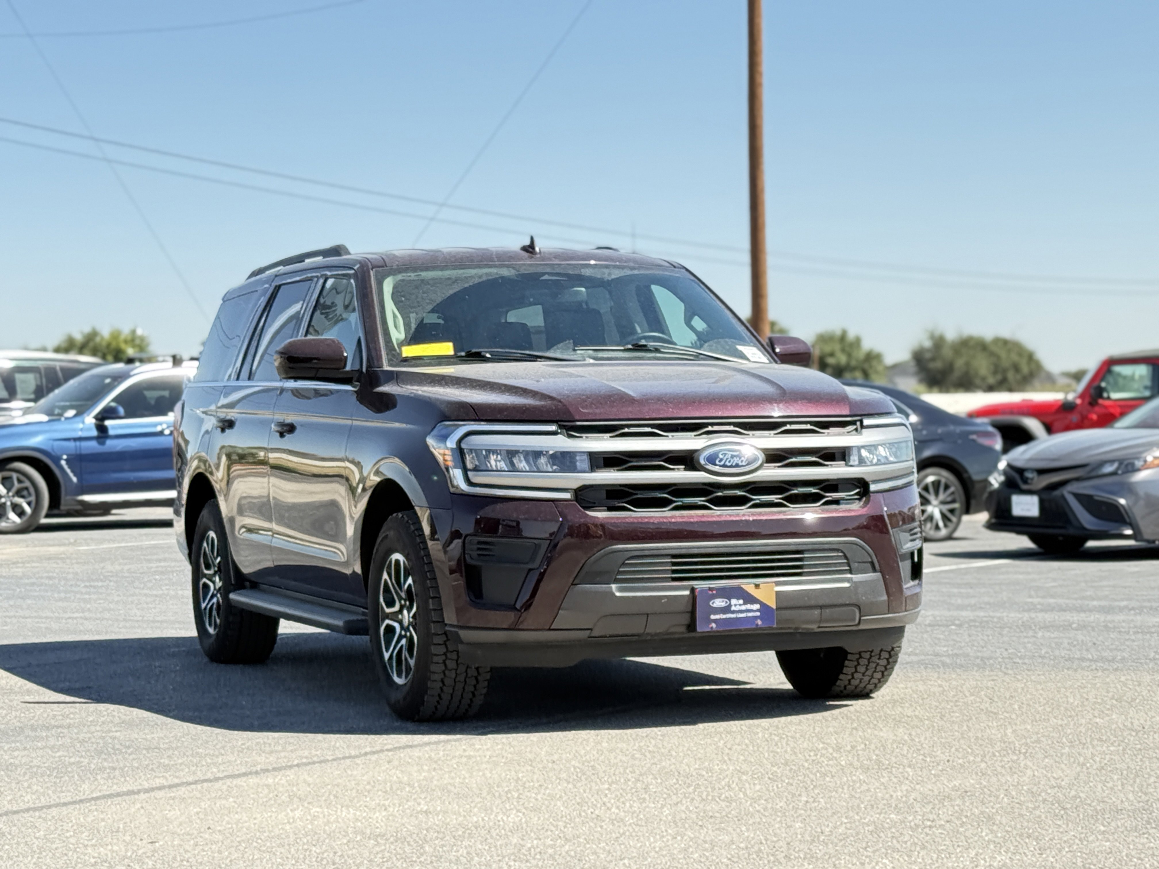 Used 2024 Ford Expedition XLT image 3