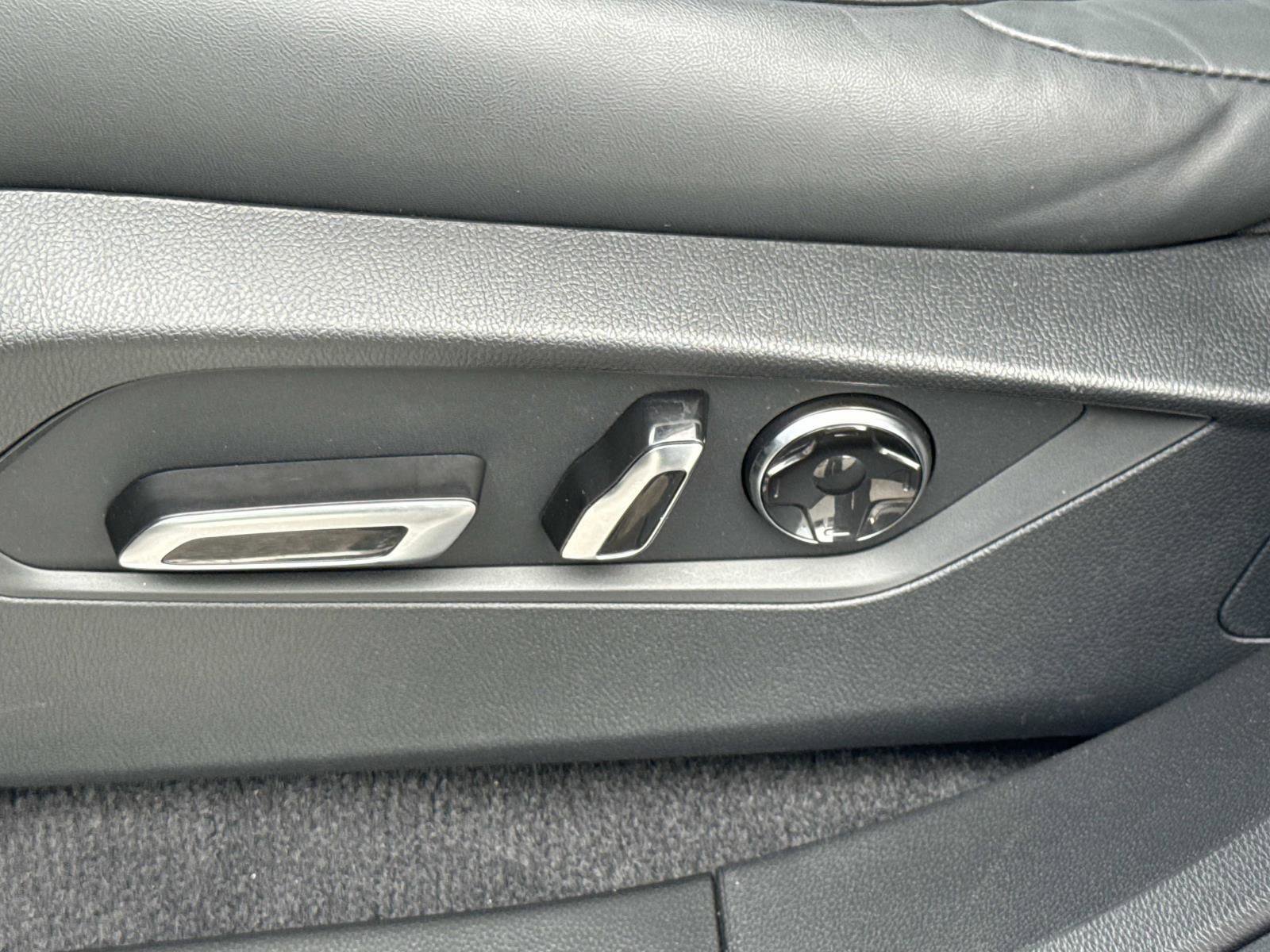 Used 2025 Acura RDX A-Spec image 17