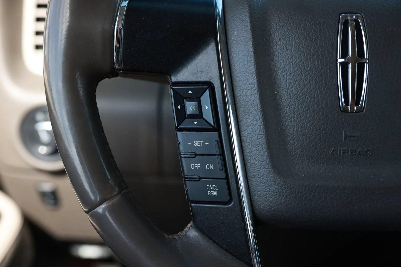 Used 2015 Lincoln Navigator L 2WD image 29