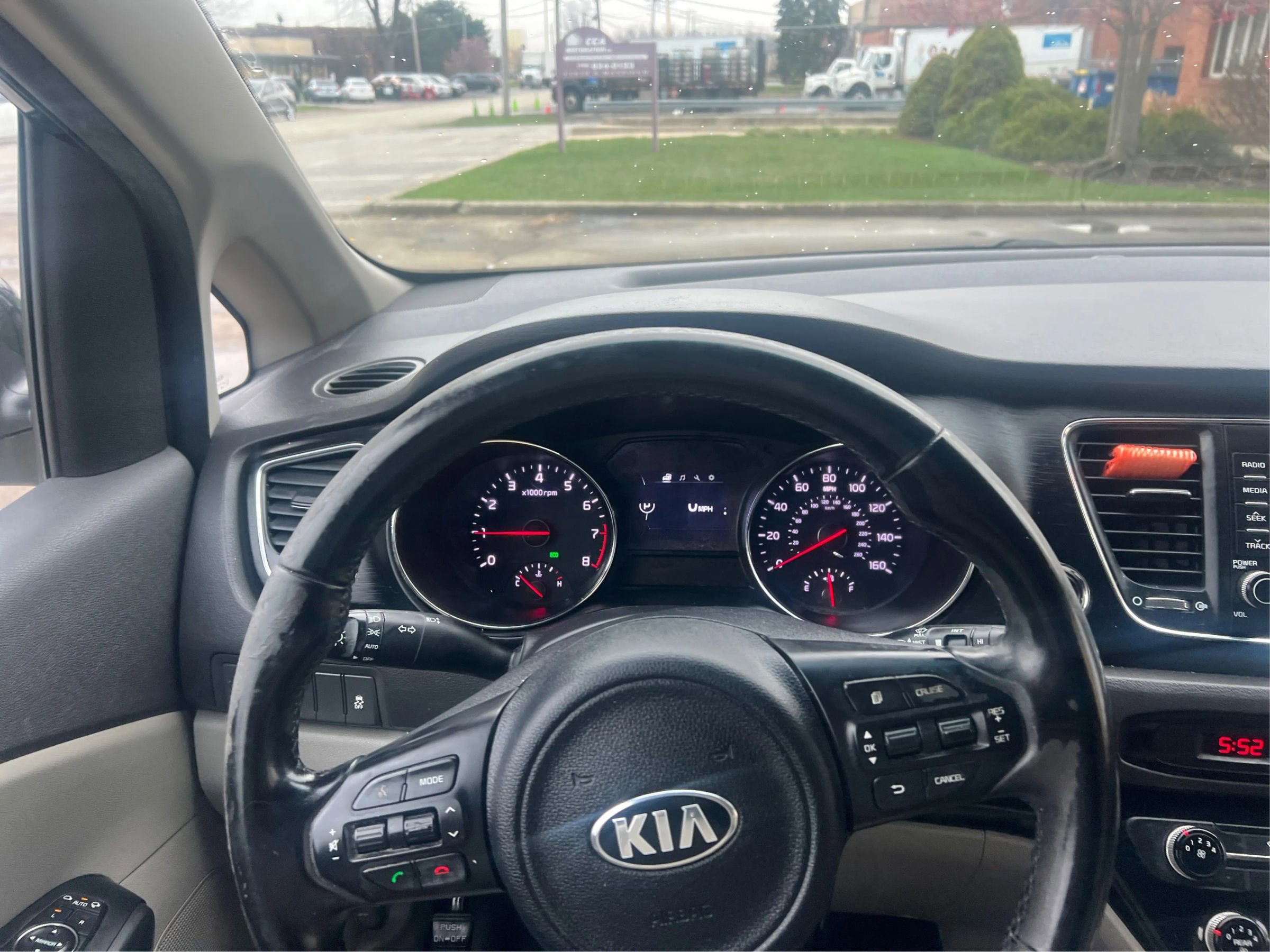 Used 2017 Kia Sedona LX w/ LX Essentials Premium Package FWD image 20