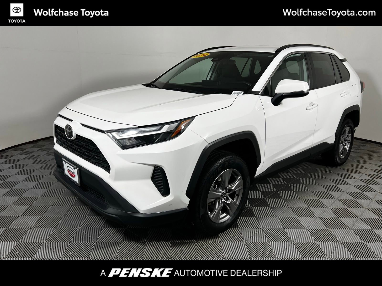Used 2024 Toyota RAV4 XLE AWD/4WD image 1
