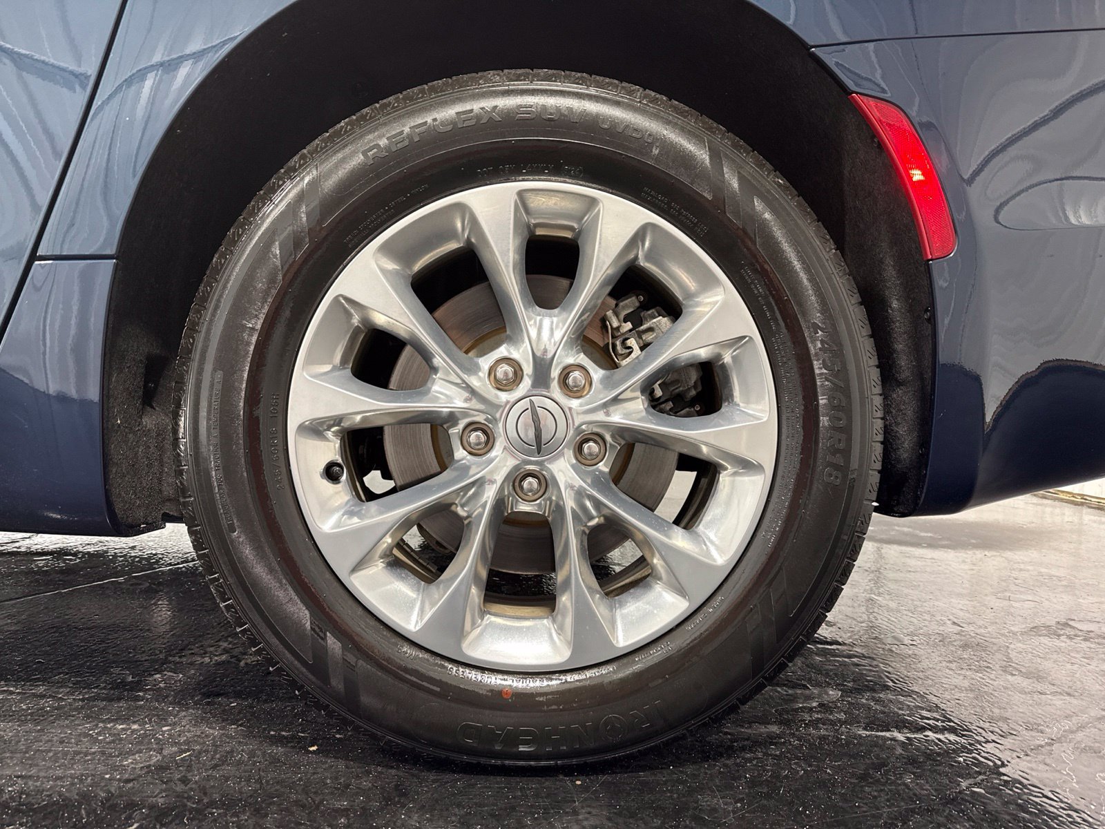 Used 2022 Chrysler Pacifica Touring-L AWD/4WD image 9