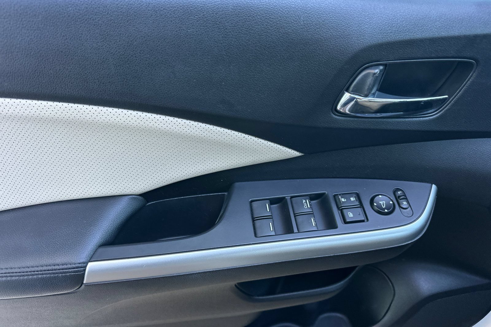 Used 2016 Honda CR-V EX-L image 11