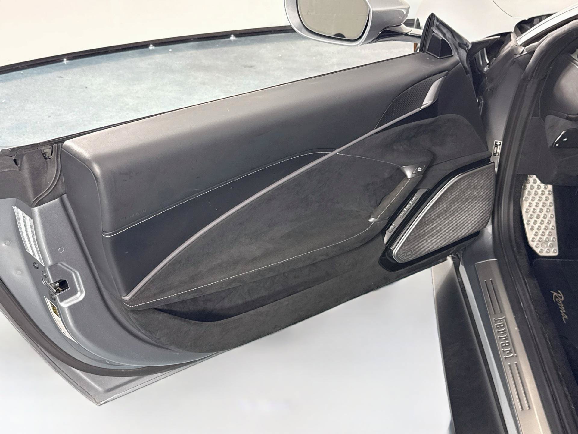 Used 2021 Ferrari Roma RWD image 19