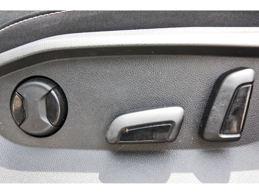 Used 2024 Volkswagen Taos SE w/ Panoramic Sunroof Package FWD image 34