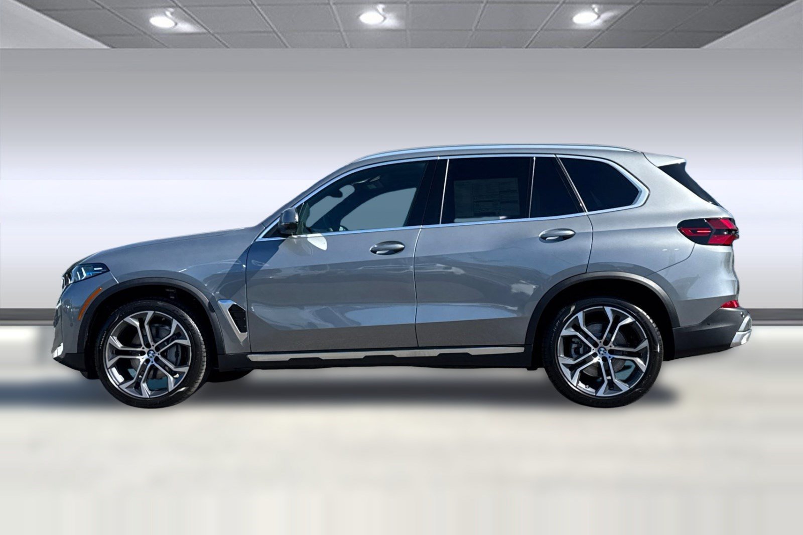 Used 2026 BMW X5 xDrive40i AWD/4WD image 2