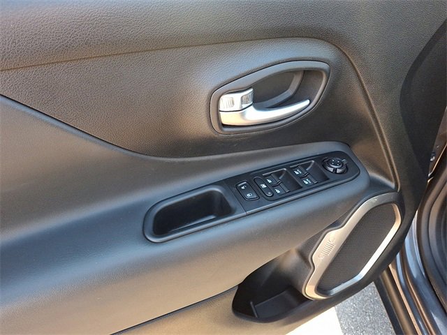 Used 2021 Jeep Renegade Limited image 12