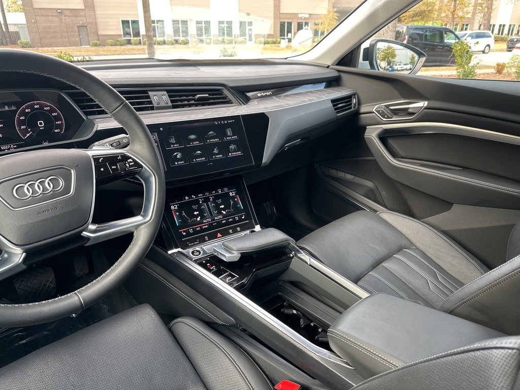 Used 2024 Audi Q8 e-tron Prestige image 37