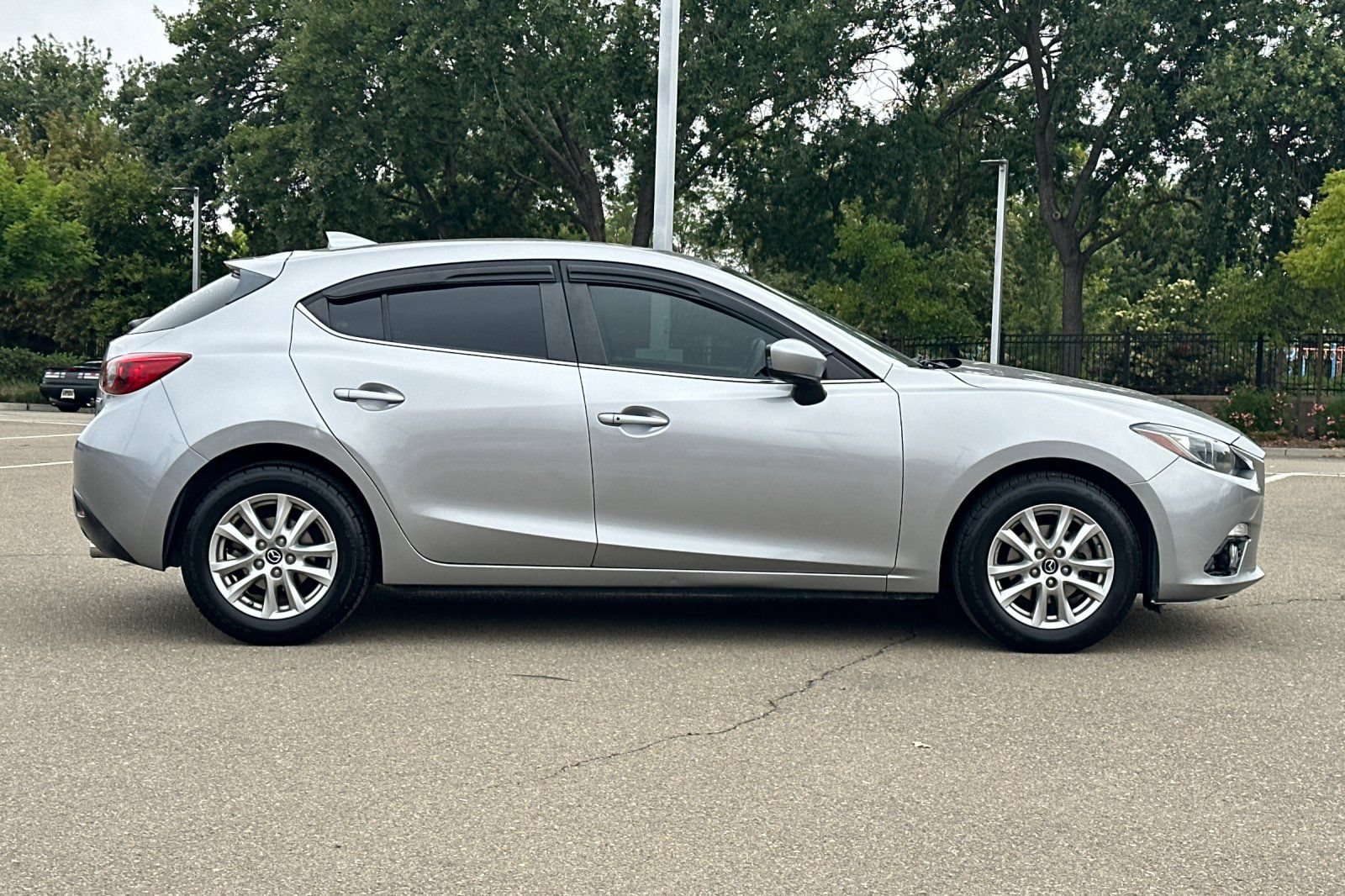 Used 2016 MAZDA MAZDA3 i Grand Touring FWD image 3
