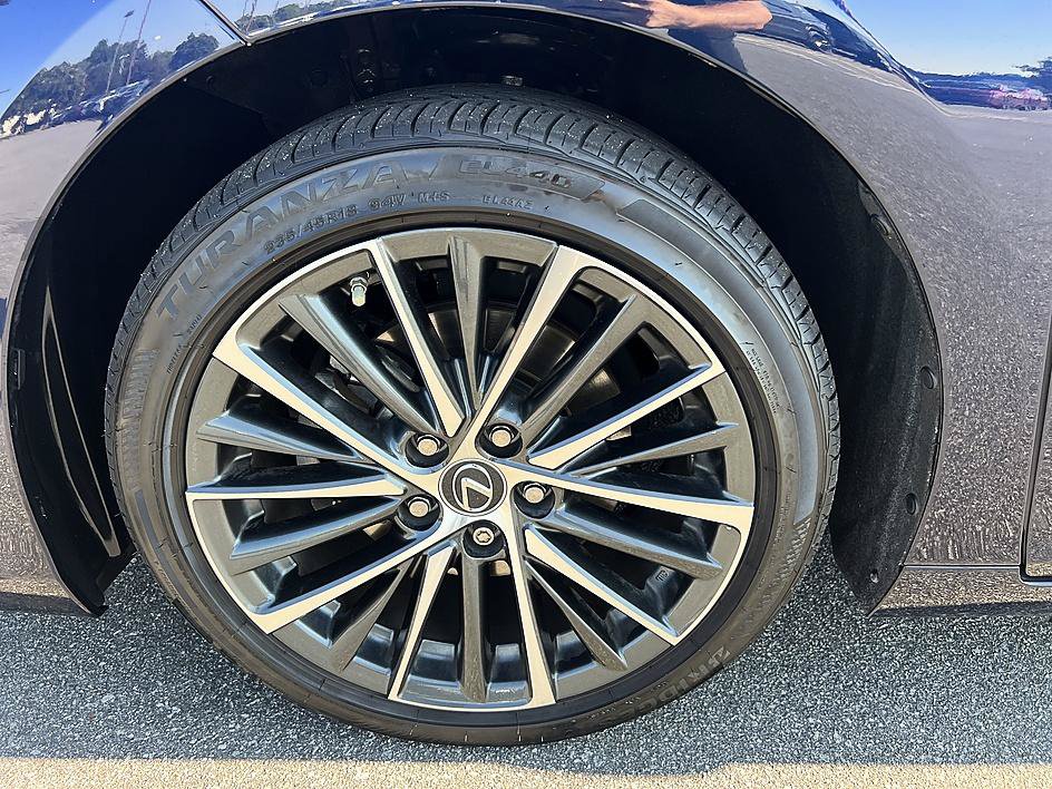 Used 2023 Lexus ES 350 w/ Premium Package FWD image 9