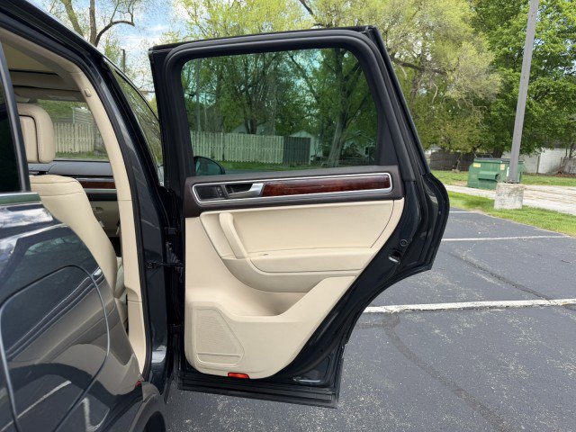 Used 2013 Volkswagen Touareg Executive image 26