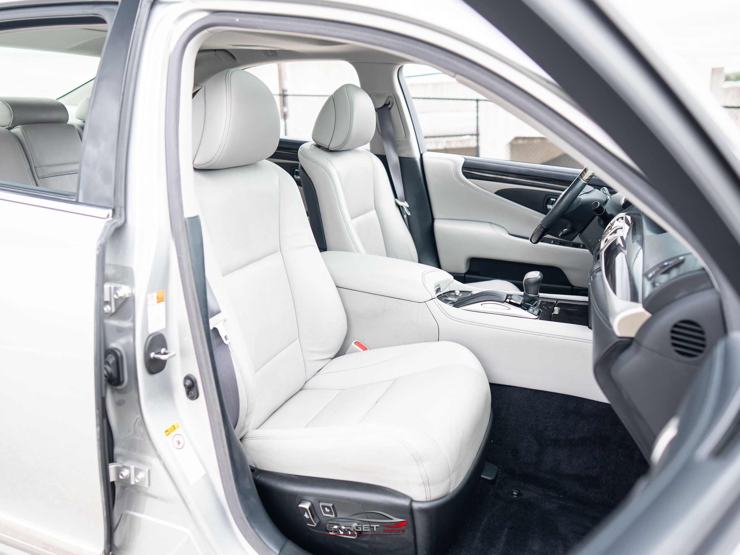 Used 2016 Lexus LS 460 AWD w/ Comfort Package image 17