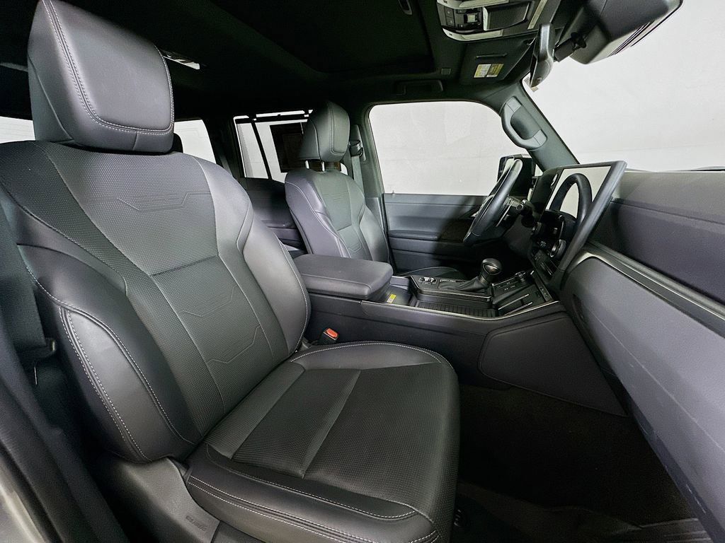 Used 2025 Lexus GX 550 w/ Accessory Package (Z1) image 11