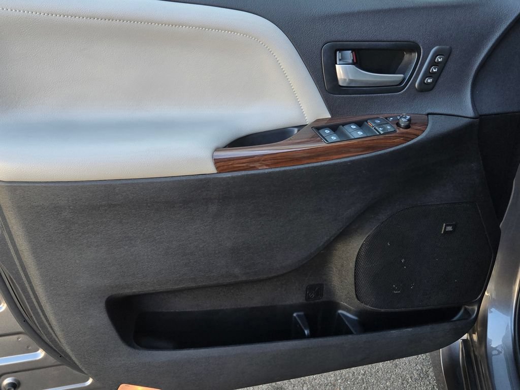 Used 2018 Toyota Sienna Limited Premium AWD/4WD image 11