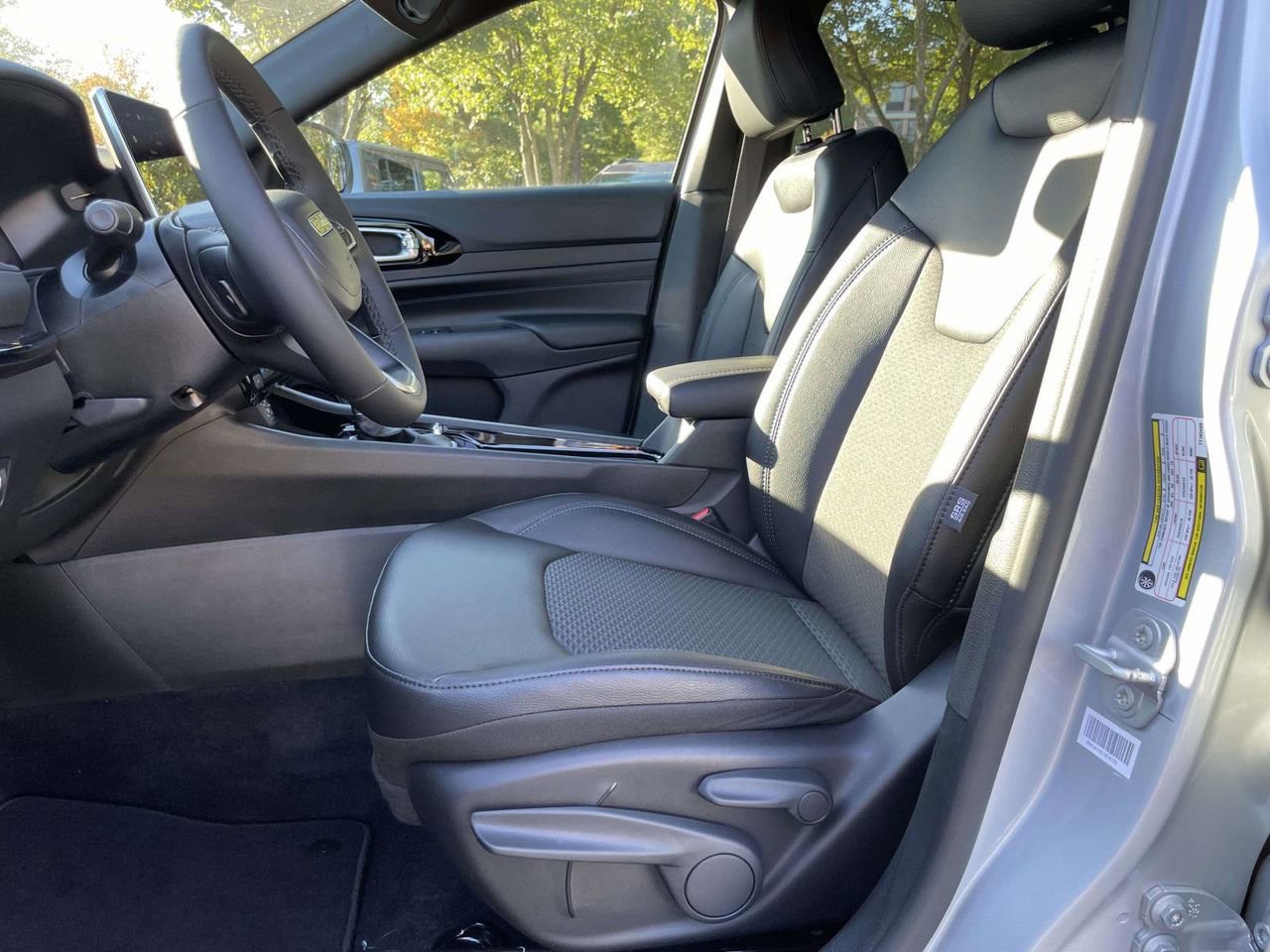 New 2026 Jeep Compass Latitude AWD/4WD image 23
