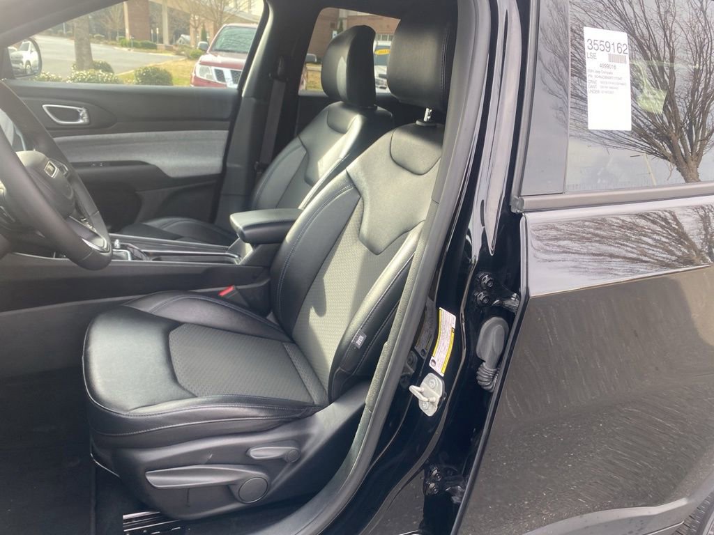 Used 2024 Jeep Compass Latitude image 12