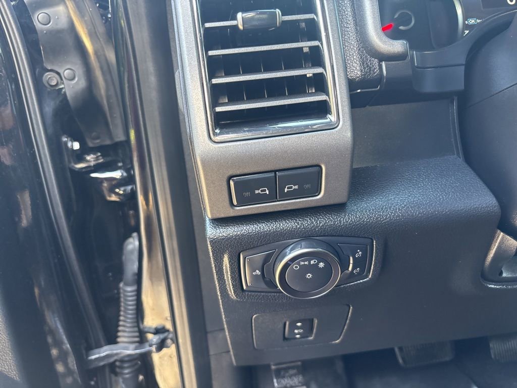 Used 2018 Ford F150 Raptor w/ Equipment Group 802A Luxury image 34